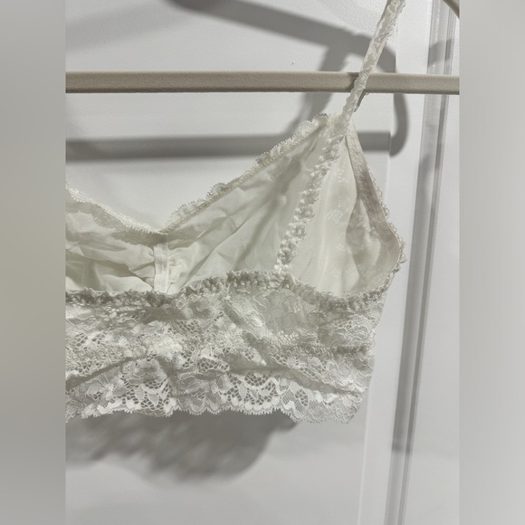 Cream Lace Bralette - Picture 2 of 8